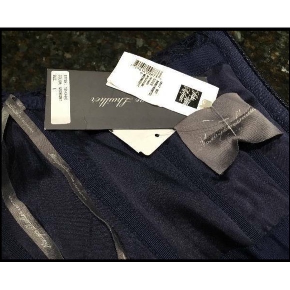 MONIQUE LHUILLIER OFF THE SHOULDER LACE DRESS MRSP: $3995 - Picture 9 of 9